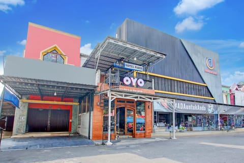 Facade/entrance