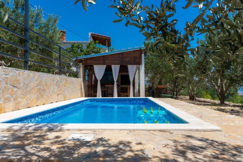 BBQ facilities, Garden, Swimming pool