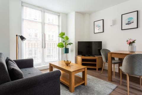 TV and multimedia, Living room, Dining area