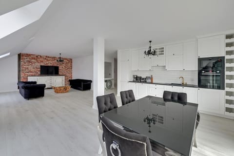 TV and multimedia, Living room, Seating area, Dining area, minibar, stove, kitchen