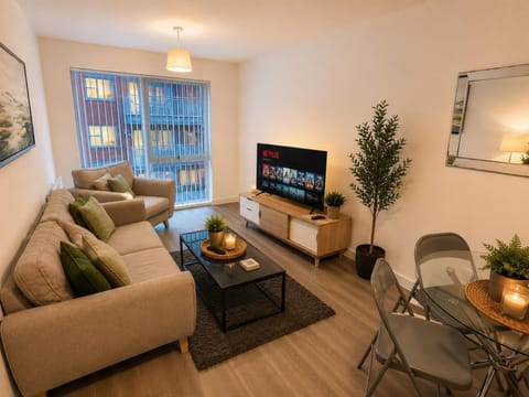 TV and multimedia, Living room, Seating area, Evening entertainment