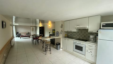 Kitchen or kitchenette, oven, pet friendly, stove, toaster