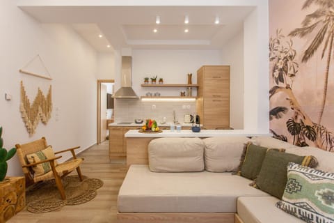 Kitchen or kitchenette, Living room, Seating area, Dining area