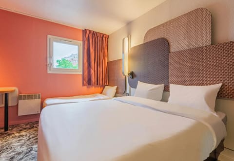 Bed, Photo of the whole room, Bedroom, heating, heating