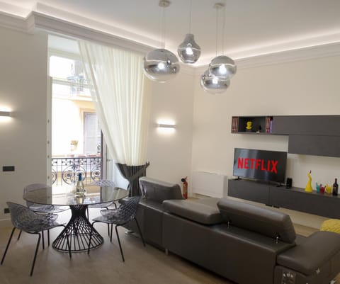 Nightclub / DJ, Kitchen or kitchenette