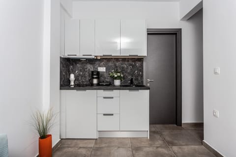 Coffee/tea facilities, Kitchen or kitchenette, Living room