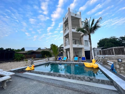 Property building, Day, Pool view, Swimming pool