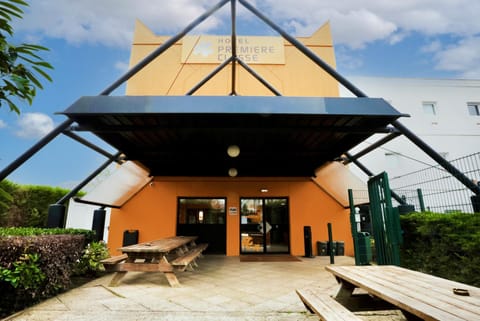 Patio, Day