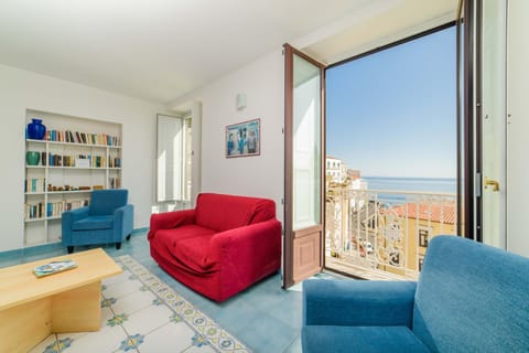 Natural landscape, View (from property/room), Balcony/Terrace, Living room, Seating area, Sea view