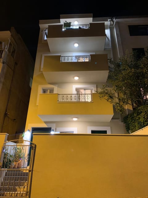Property building, Facade/entrance, Off site, Summer, Beach, Street view, Sunset