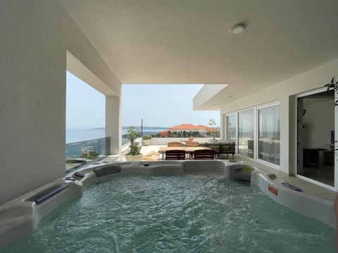 Hot Tub, Sea view