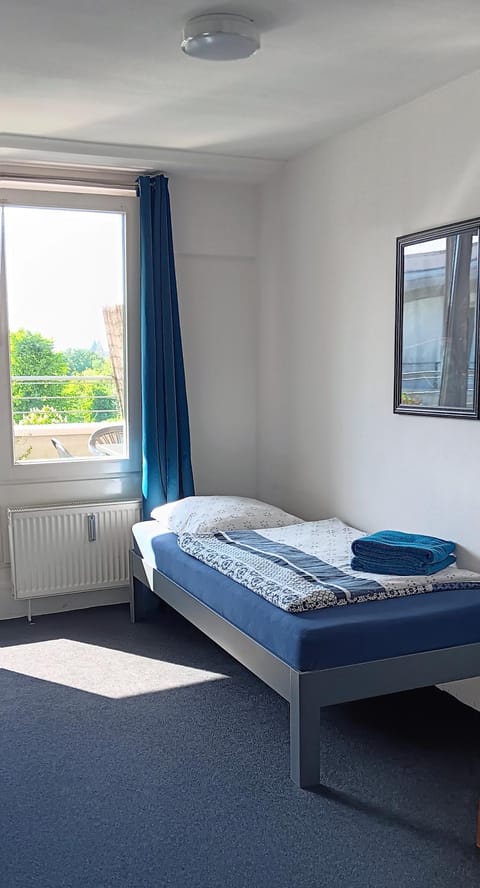 Bed, Photo of the whole room, Bedroom, internet