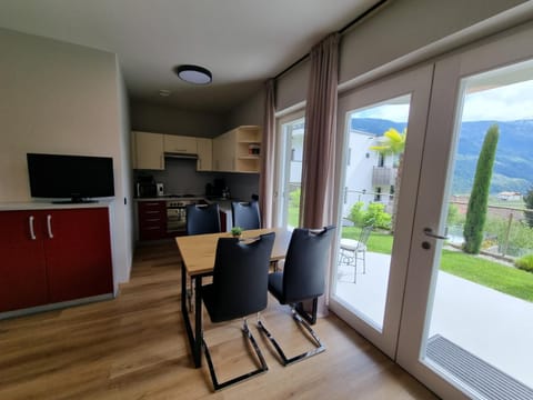 Kitchen or kitchenette, Dining area, kitchen