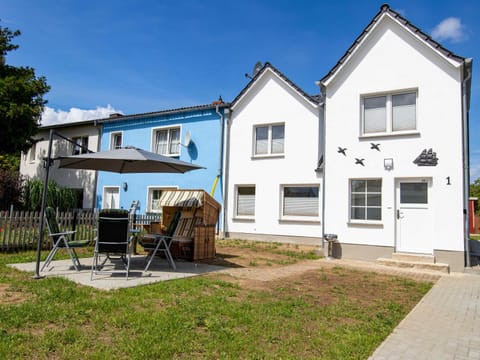 Facade/entrance, BBQ facilities, Fishing, Balcony/Terrace, Beach, Hiking, Cycling