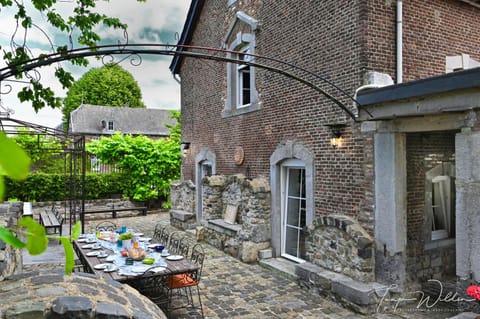 Facade/entrance, Balcony/Terrace