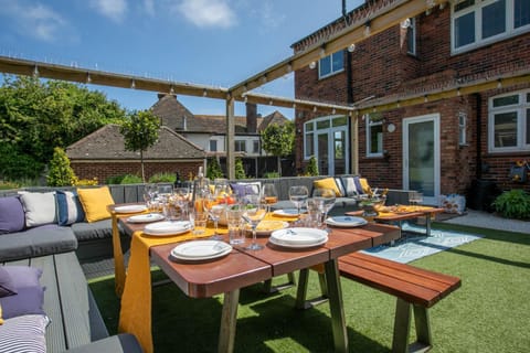 Patio, Garden, Seating area, Dining area