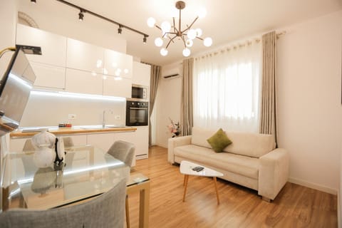 Kitchen or kitchenette, Living room, Seating area, Dining area, minibar