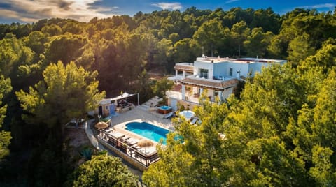 Property building, Bird's eye view, Pool view, Swimming pool