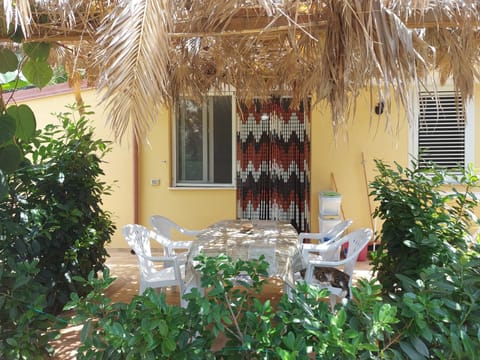 Patio, Facade/entrance