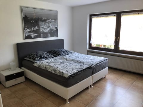 Bed, Bedroom, Family