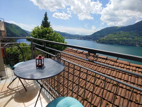 Natural landscape, View (from property/room), Balcony/Terrace, Lake view, Mountain view