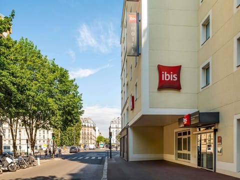Property building, Neighbourhood, Location