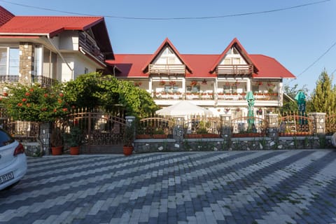 Property building, Day, Location