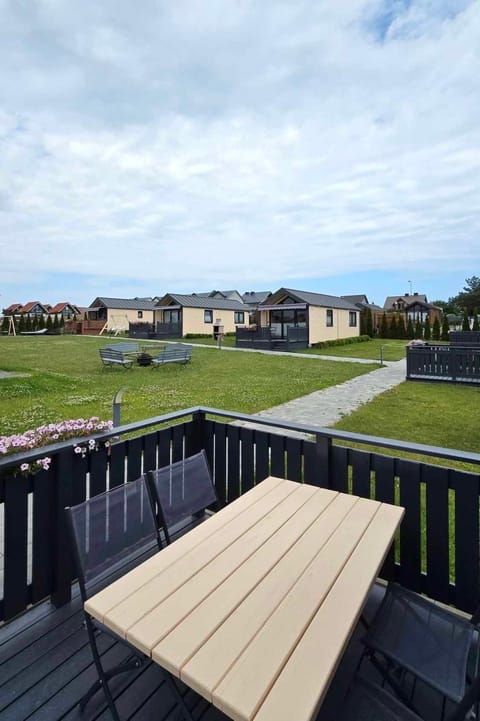 Property building, Patio, Day, Natural landscape, Summer, BBQ facilities, View (from property/room), Balcony/Terrace