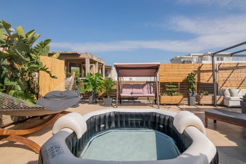 Patio, Day, Hot Tub, View (from property/room), Balcony/Terrace, Seating area, sunbed