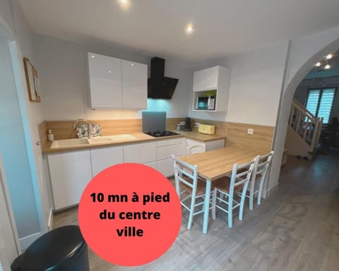 Kitchen or kitchenette, Dining area, pet friendly, stove