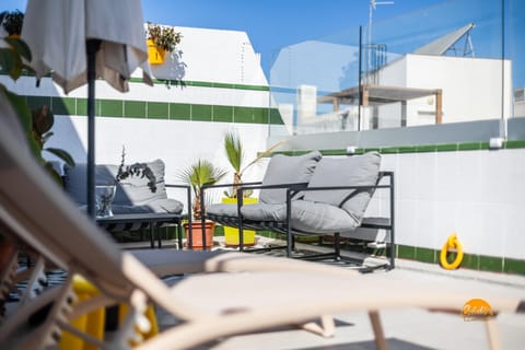 Balcony/Terrace, sunbed