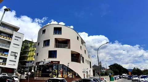 Property building, Facade/entrance, Neighbourhood