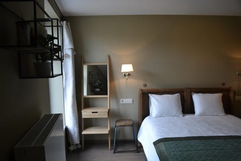 Bed, Photo of the whole room, Decorative detail, Bedroom