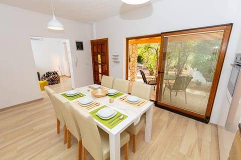 Dining area, Garden view
