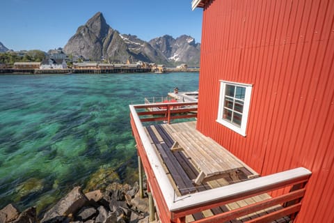 Rostad Retro Rorbuer House in Lofoten