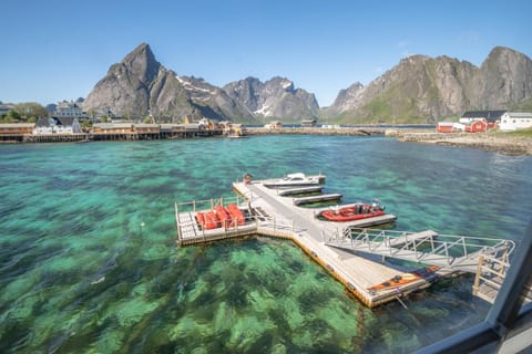 Rostad Retro Rorbuer House in Lofoten