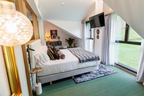 Photo of the whole room, Garden view, Mountain view