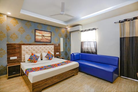 Living room, Photo of the whole room, Seating area, Bedroom