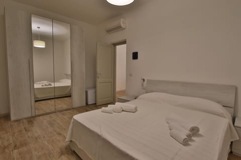 Les Chambres Au Centre Bed and Breakfast in San Teodoro