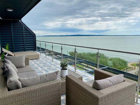 Balcony/Terrace, Lake view