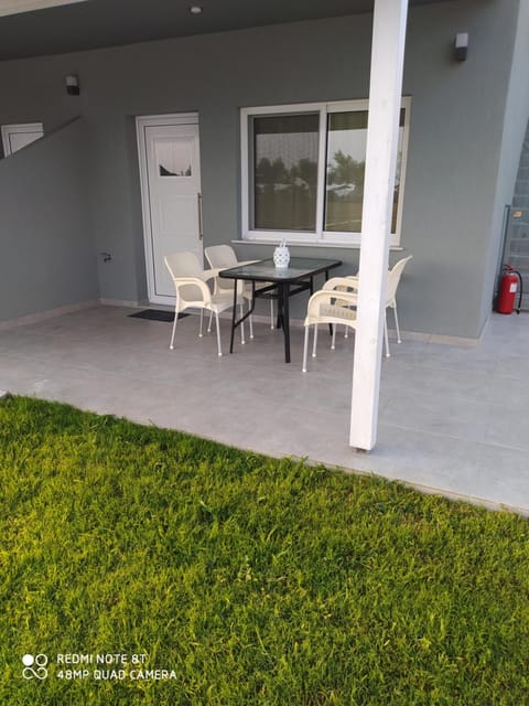 Facade/entrance, Garden, Balcony/Terrace