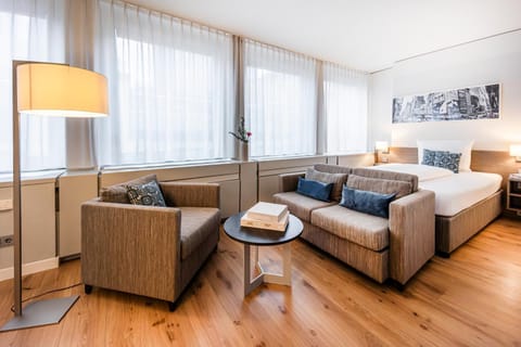 Bed, Seating area