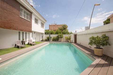 Swimming pool, Swimming pool