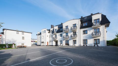 Property building, Day, Location, Parking