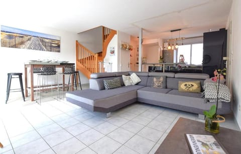 Living room, Seating area, kitchen