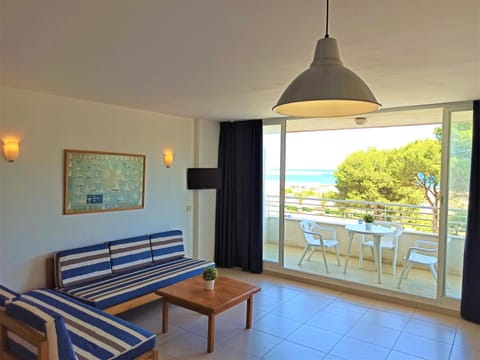 Balcony/Terrace, Living room, Seating area, Dining area, Sea view