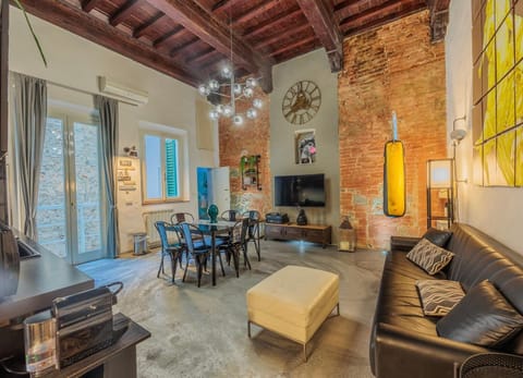 TV and multimedia, Living room, Seating area, Dining area, Evening entertainment