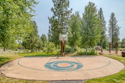 Maison du Poulet House in Oregon