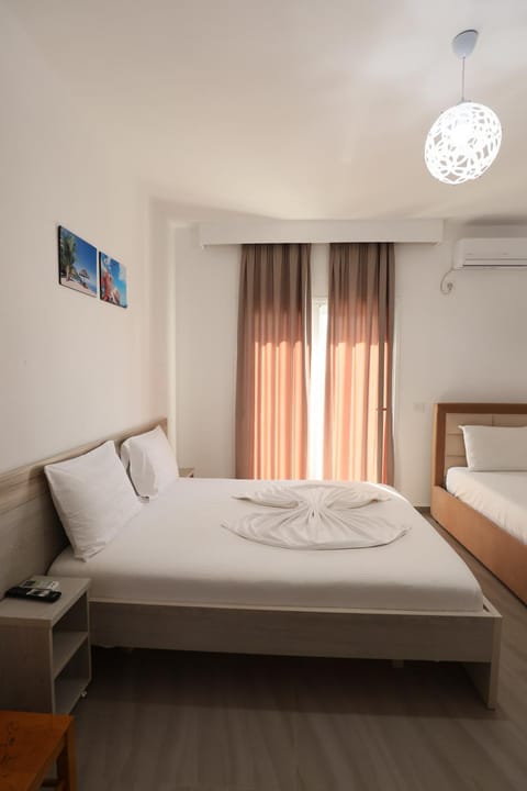 Bed, Photo of the whole room, Bedroom, air conditioner