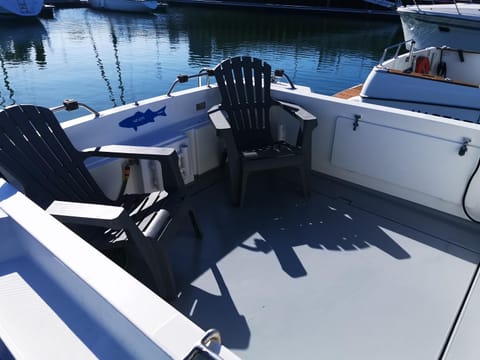 Nuit insolite sur un bateau chauffé Docked boat in Calais